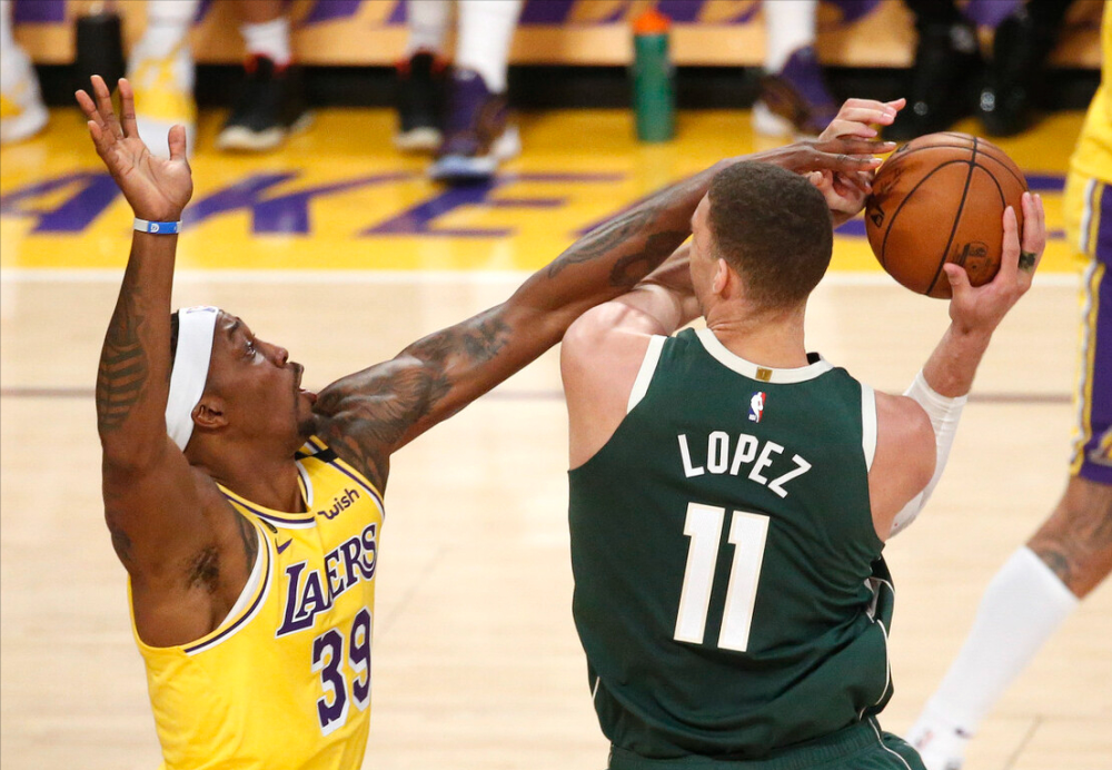 关于雄鹿中锋职业生涯新高，连续刷新记录的信息