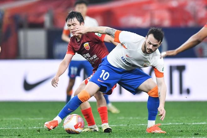 包含上港客场不敌鲁能，客场遭遇惨败的词条