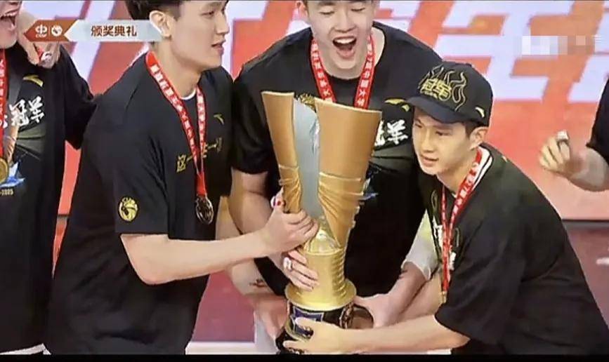 开云体育中国-关于南方豪强争夺篮球冠军，竞技水平惊艳观众的信息