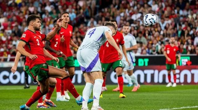 开云APP-关于世界级强队对决引爆激情，球场疯狂呈现的信息