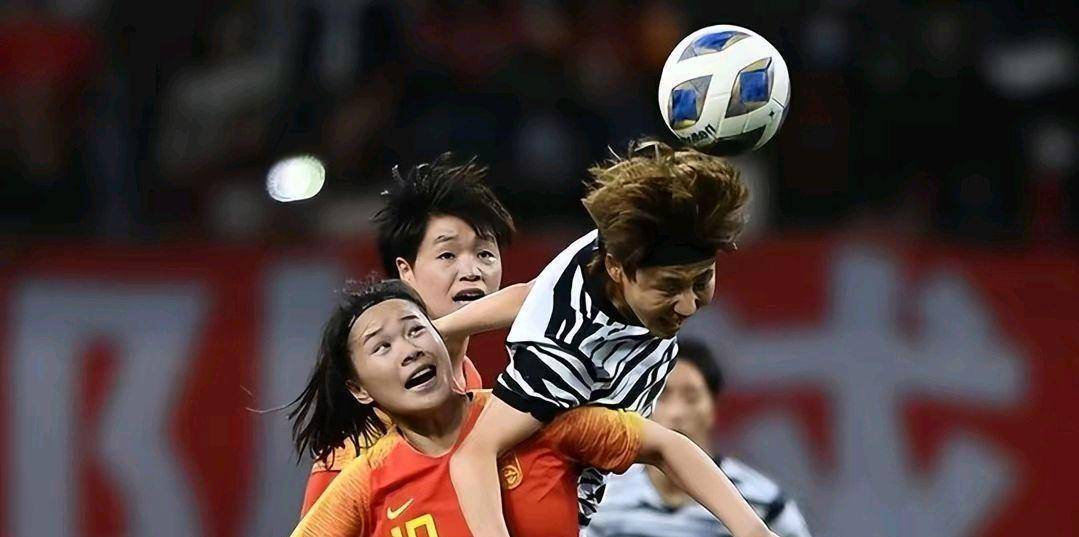 女子足球教练团队备战决赛,战术犀利 女子足球教练团队备战决赛,战术犀利