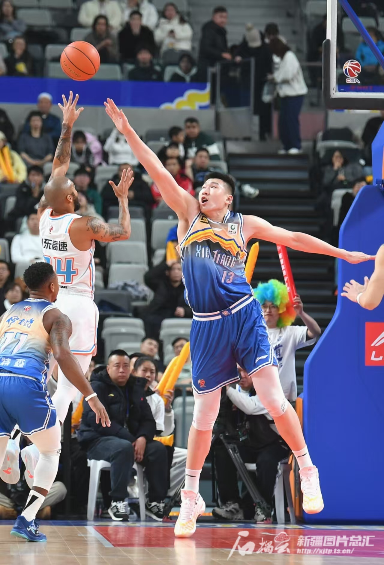 包含新疆男篮球员表现出色,引发球迷狂热的词条 包含新疆男篮球员表现出色,引发球迷狂热的词条