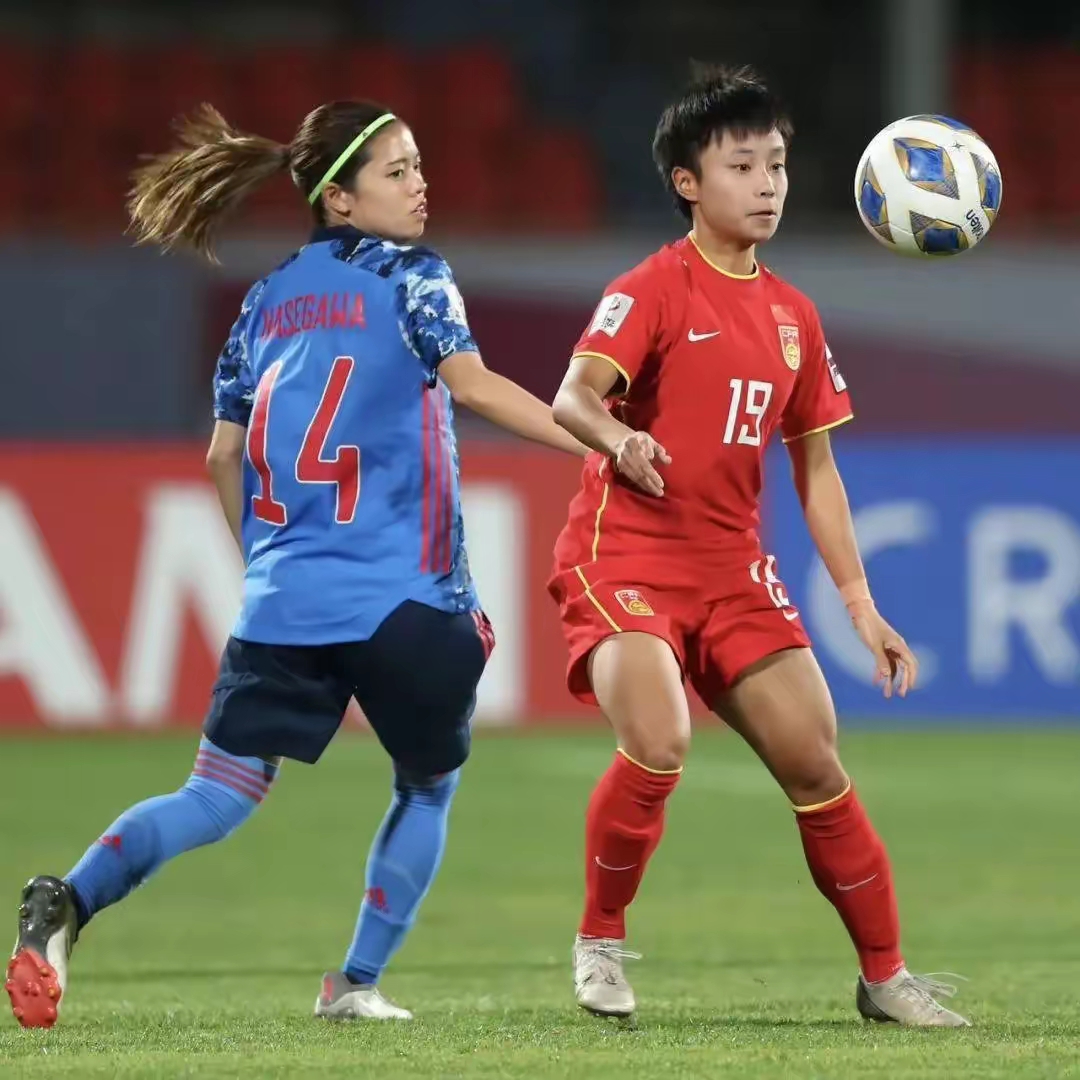 开云体育官网-关于女足大赛充满悬念，球员们拼尽全力的信息
