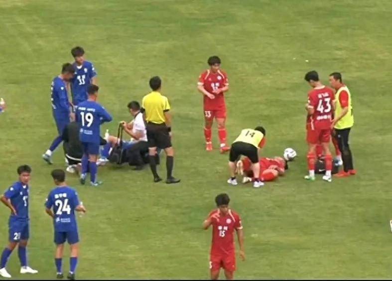 包含足球比赛精彩纷呈，球迷热爱无界的词条