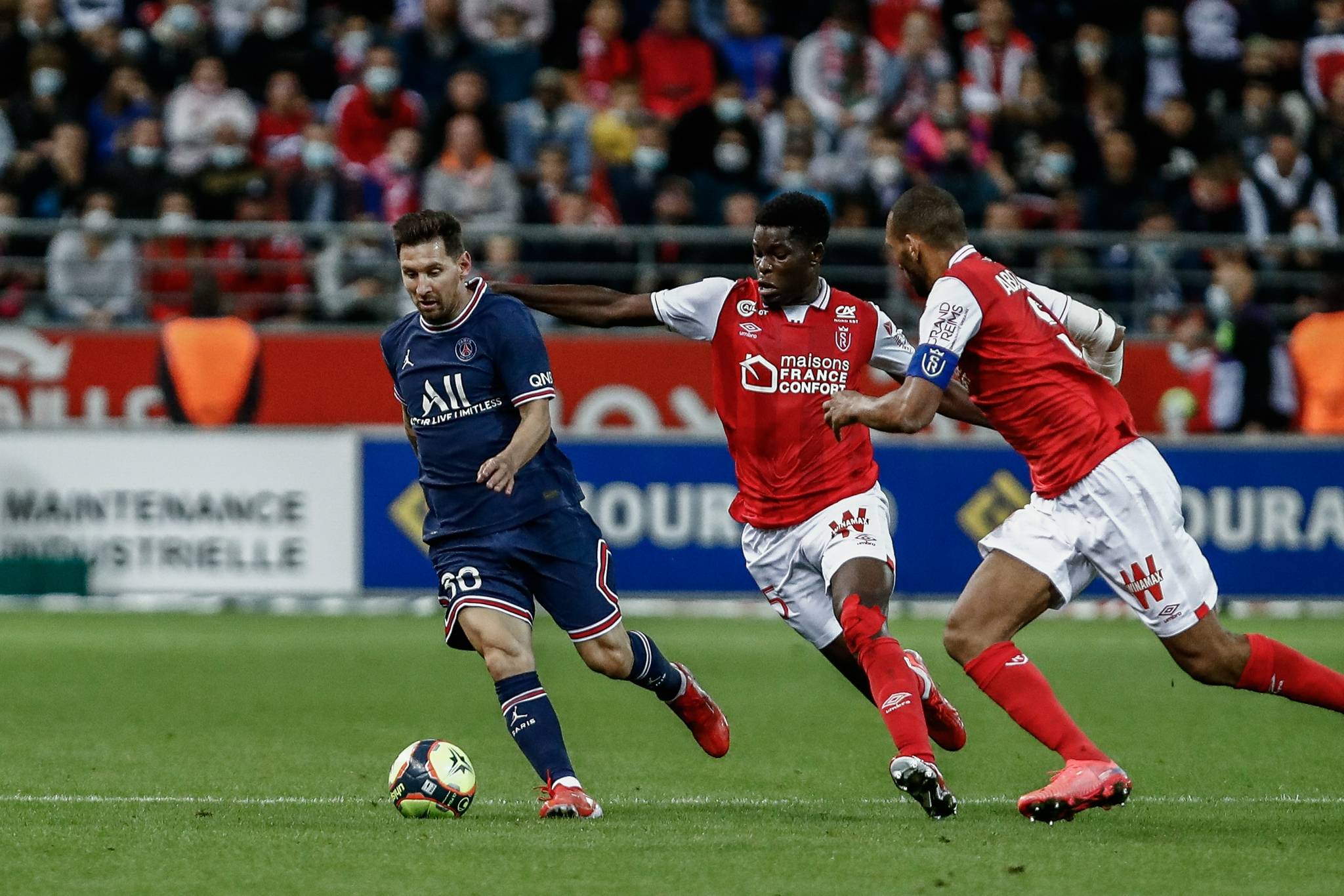 洛里昂对阵兰斯的比赛中遇到强大挑战