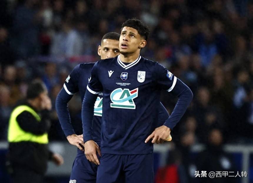 巴黎圣日耳曼主场惨遭逆转,被里昂逆转 巴黎圣日耳曼主场惨遭逆转,被里昂逆转