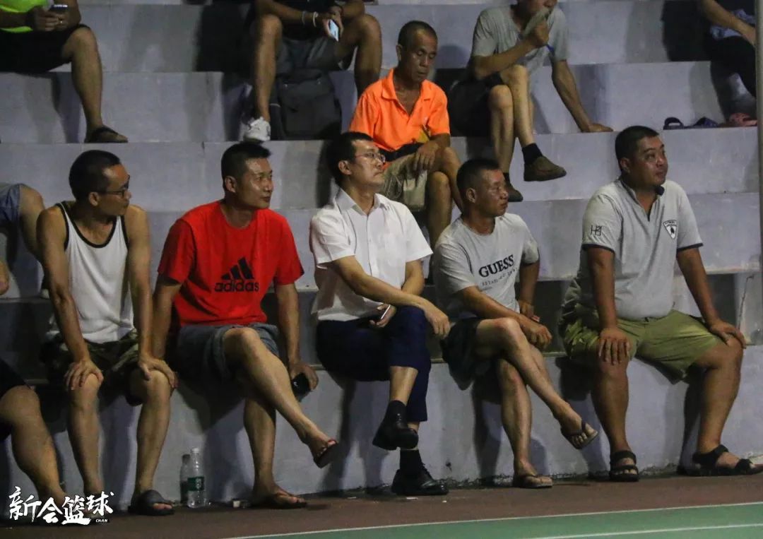 开云下载-切斯特镇避免失利，球队发挥出色