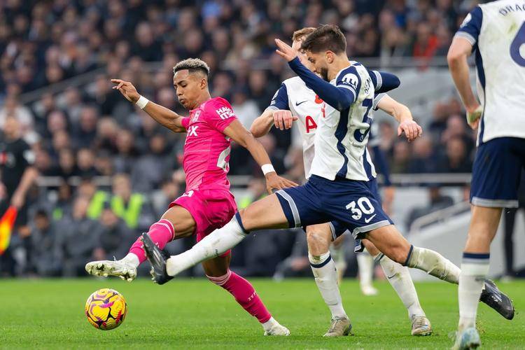 狼队客场大胜,英超保级形势向好的简单介绍 狼队客场大胜,英超保级形势向好的简单介绍