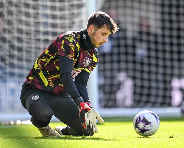 伯恩利门将连续关键扑救,立下大功的简单介绍 伯恩利门将连续关键扑救,立下大功的简单介绍