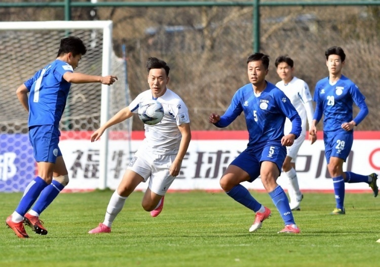 亚洲足球赛事中球队表现亮眼