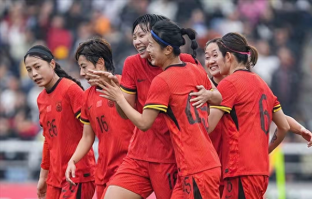 开云下载-创造奇迹：女足运动员冲锋陷阵