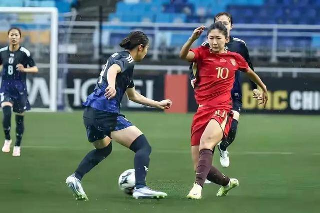 创造奇迹：女足运动员冲锋陷阵