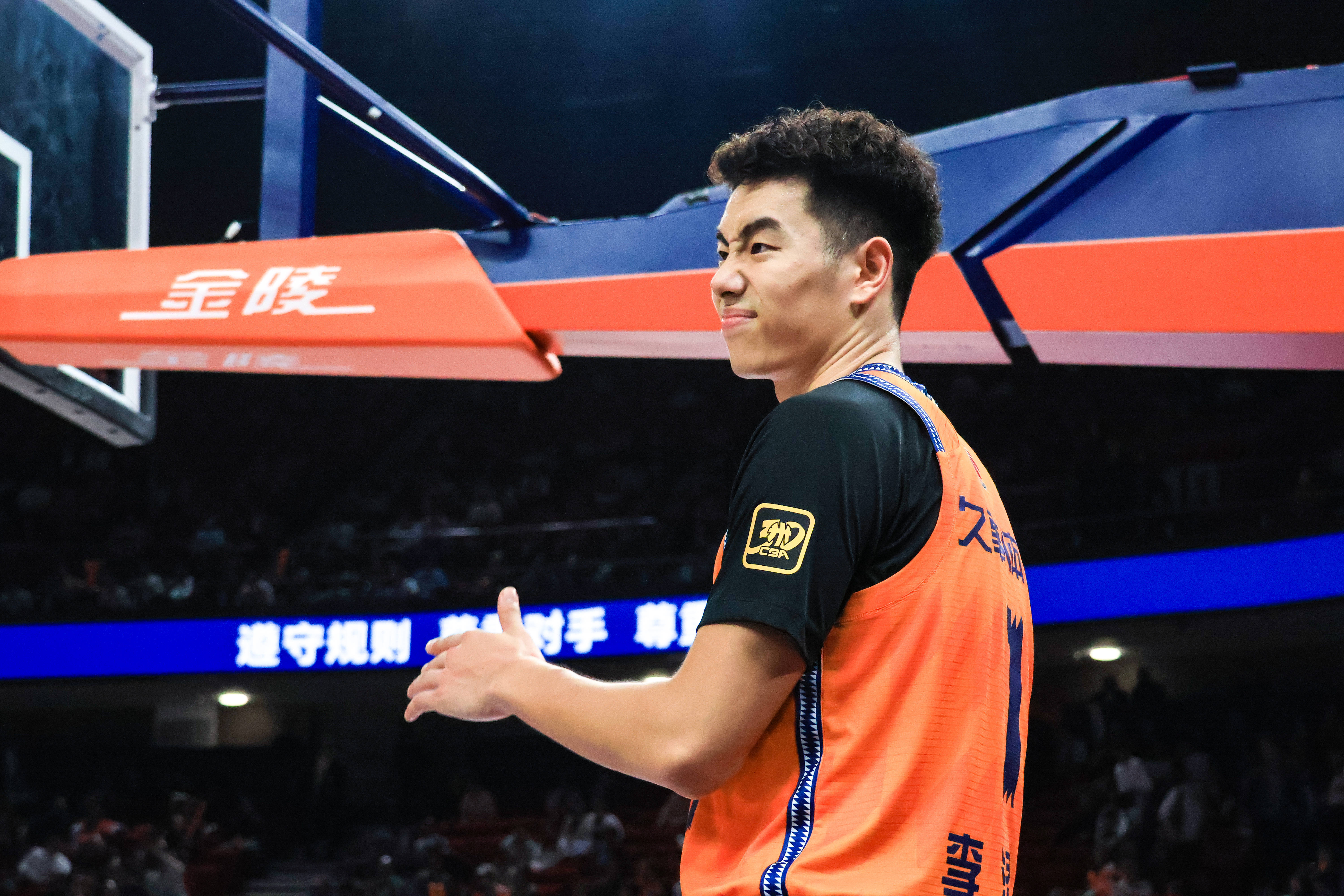 开云体育APP下载-上海男篮突破自我，闯入篮球联赛八强