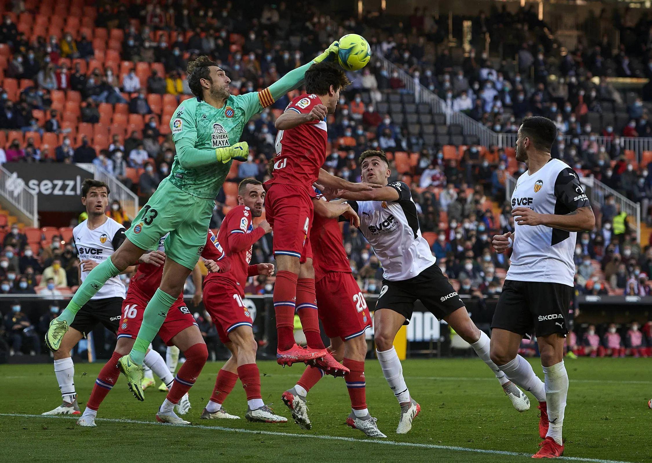 开云体育app-瓦伦西亚取得惊险胜利，保持近期良好战绩的简单介绍