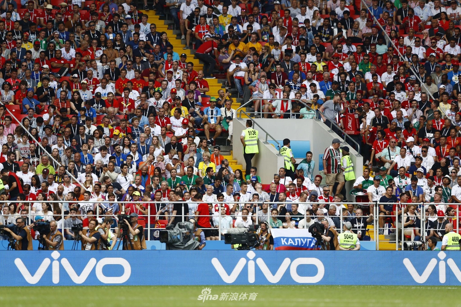 关于比利时男足在莫斯科小组赛中意外输给巴西，欧锦赛告捷的信息