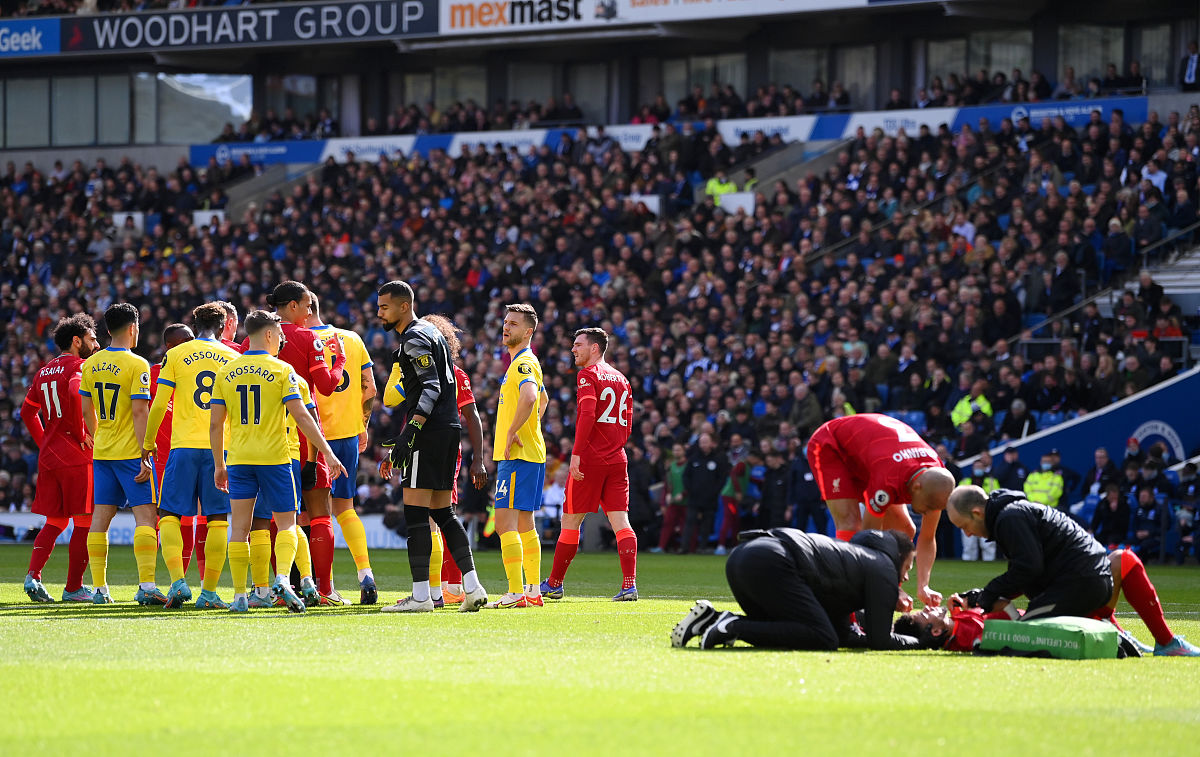 开云体育-足球场上掀起狂风暴雨