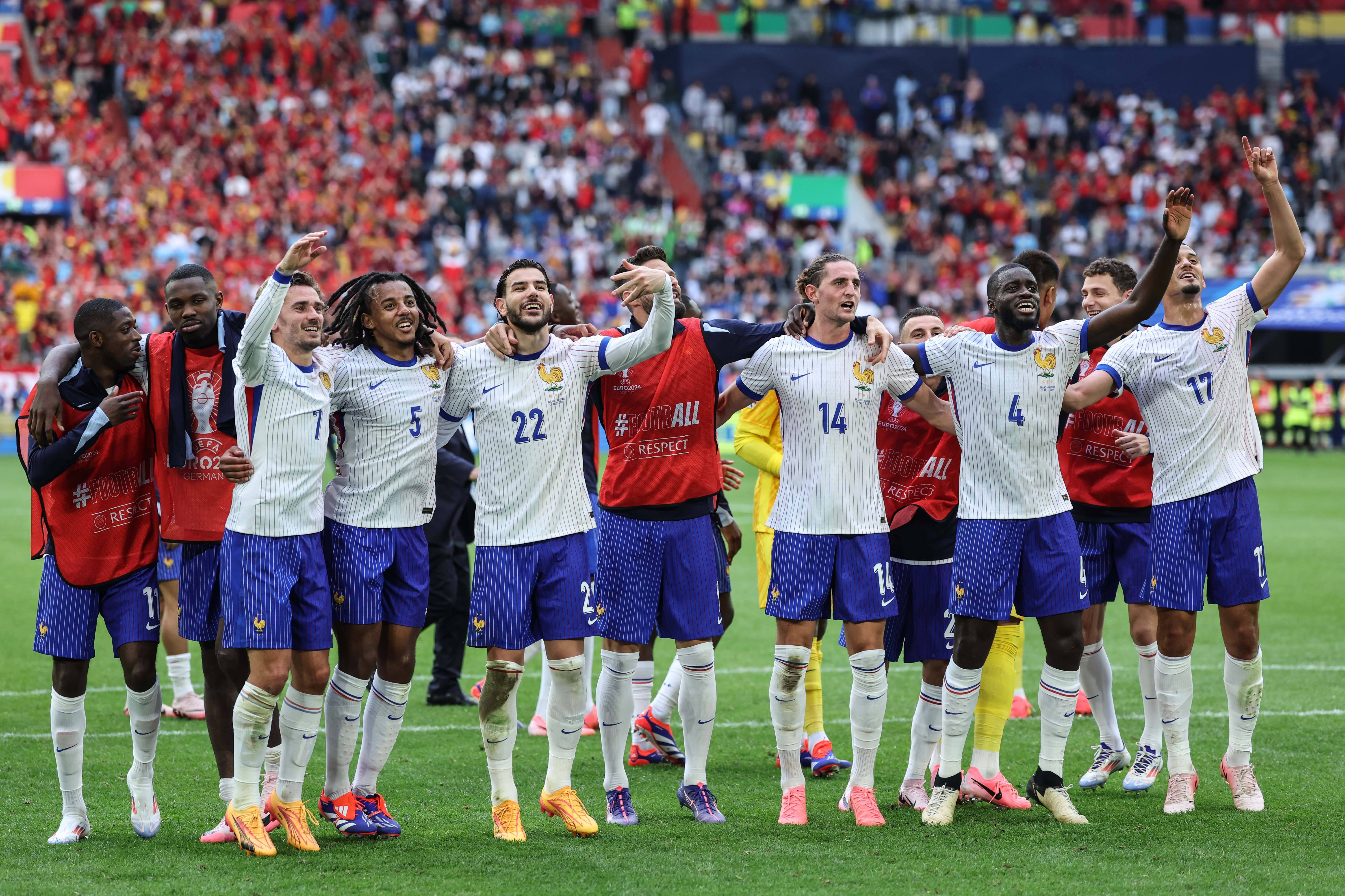 开云APP-欧洲杯比赛中球员们展现出色技术