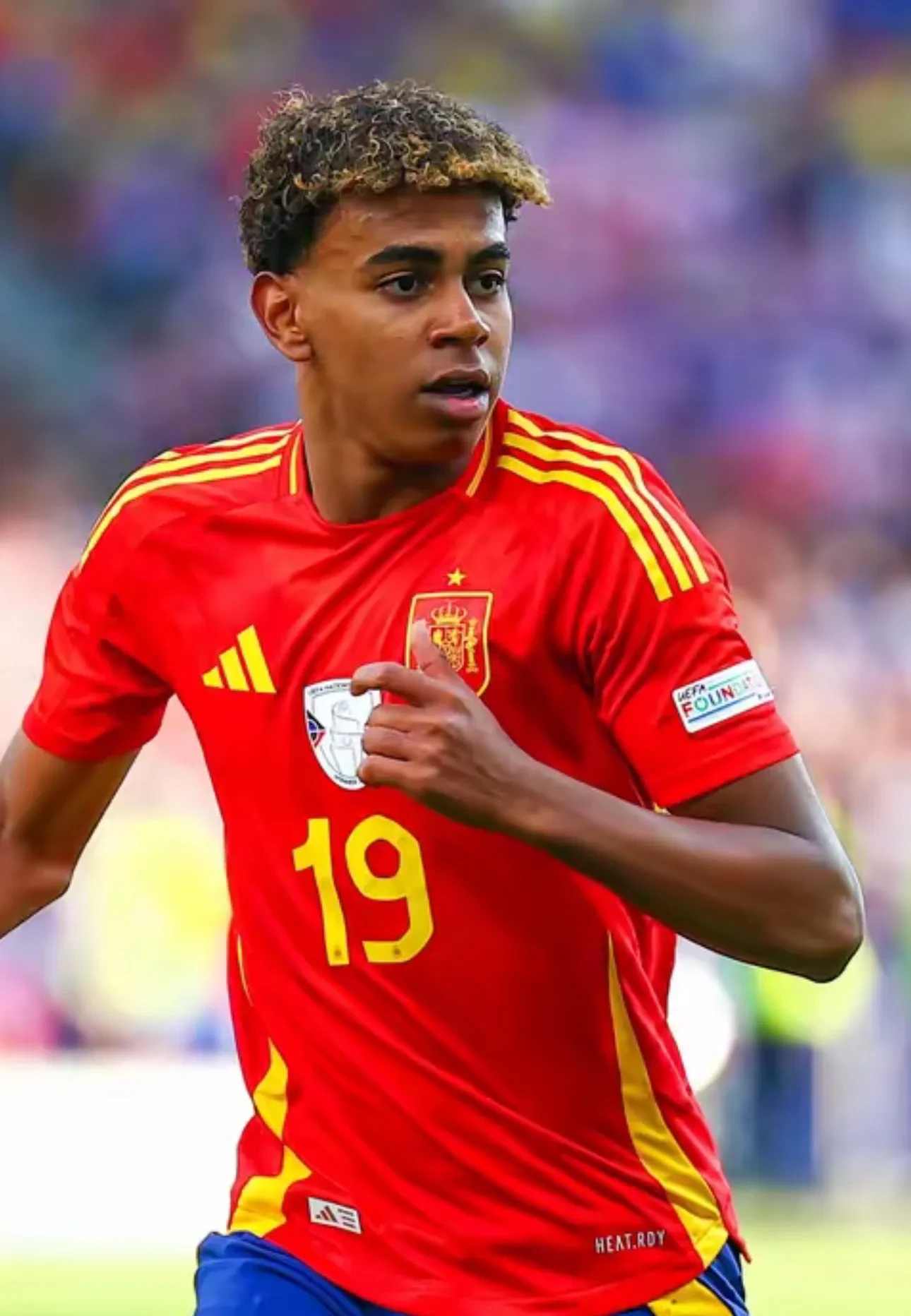 欧洲杯比赛中球员们展现出色技术