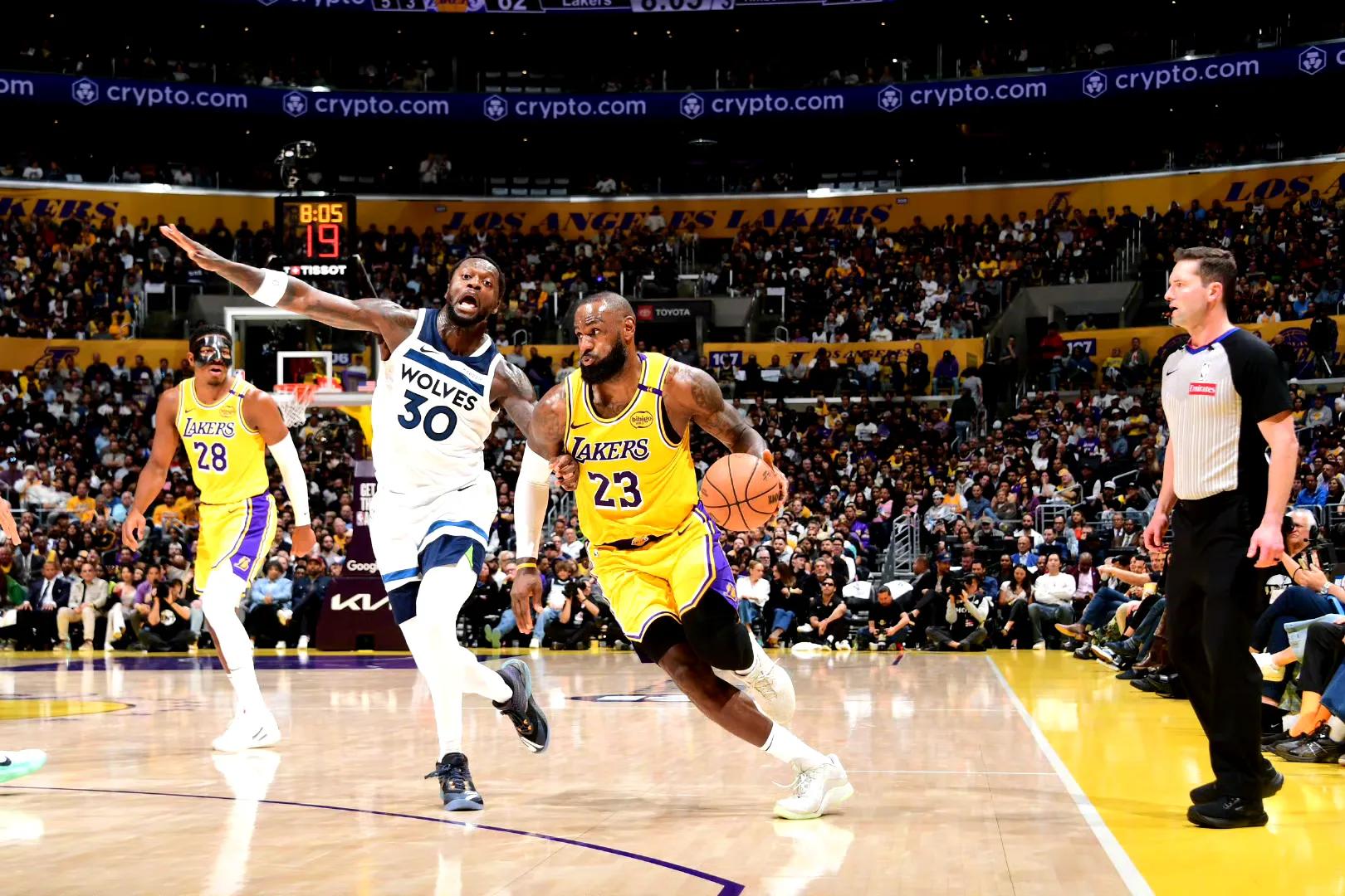 乒乓球赛事中湖人战胜对手成功续约的简单介绍