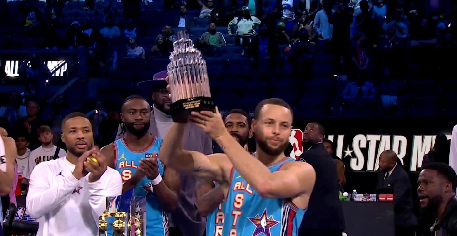 包含篮球明星乔丹将伤退的词条