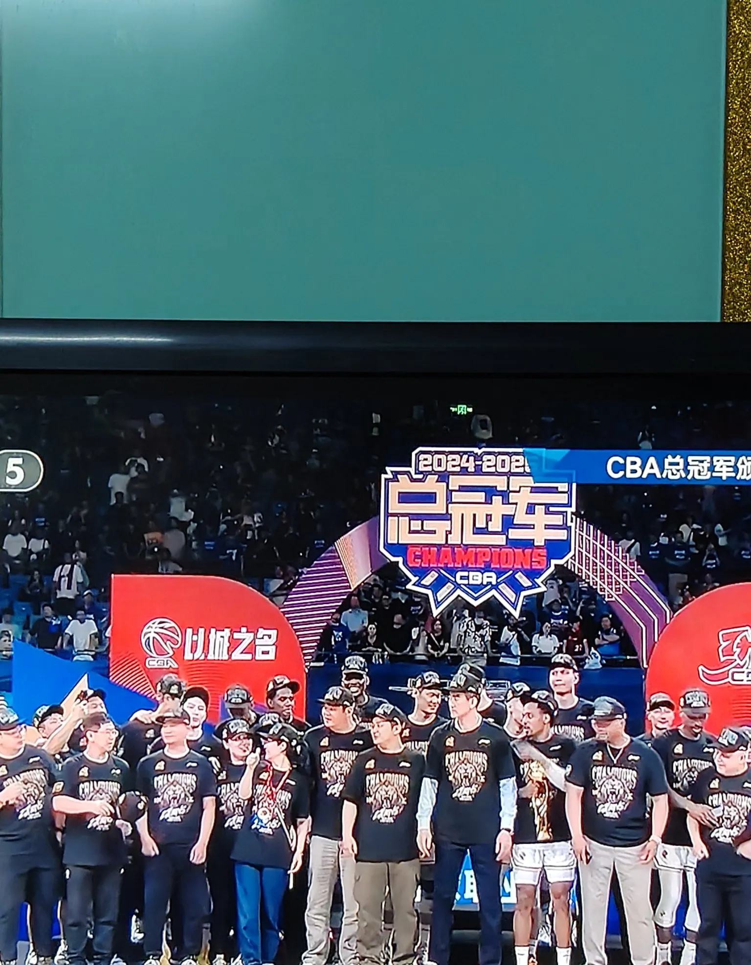 开云体育入口-CBA赛场风云突变，全情投入拼搏奋斗的简单介绍