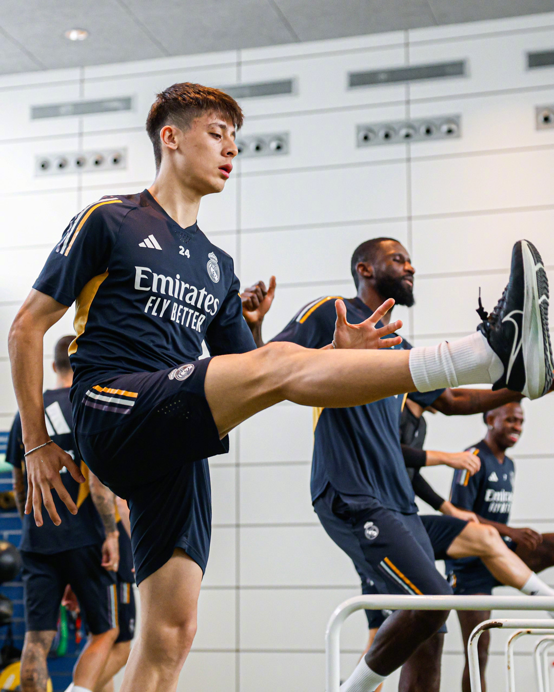 关于球员伤病频发，球队士气受挫的信息