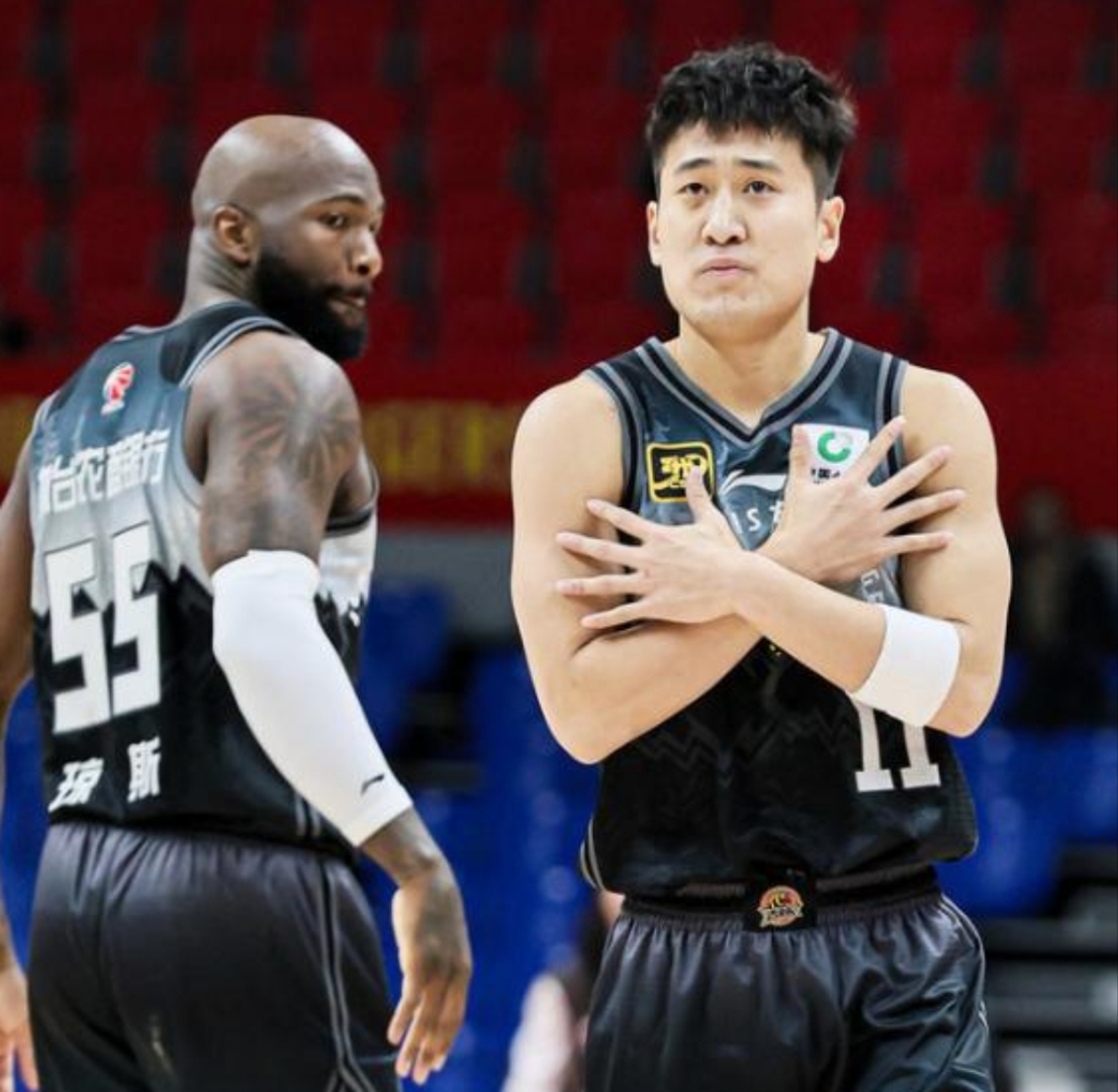 多特蒙德击败查尔顿，豪取三分