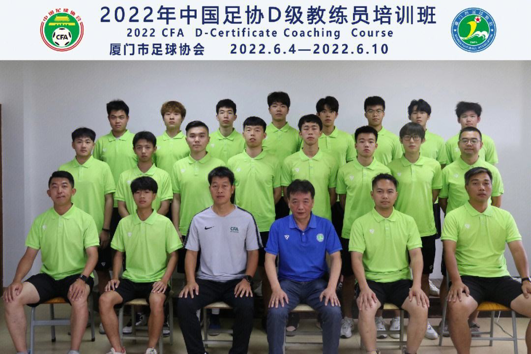 关于南北半球足球馆建设进展顺利的信息