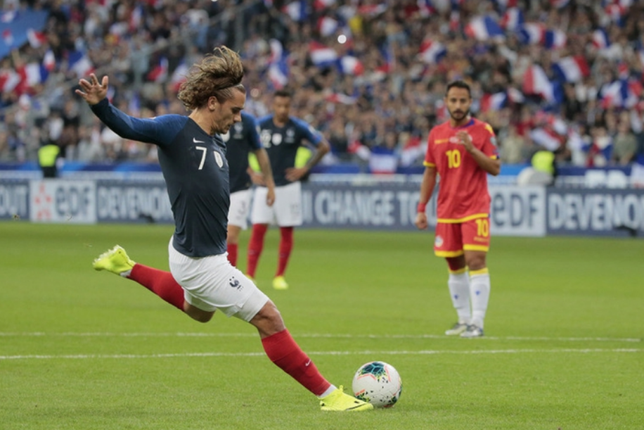 包含阿尔巴尼亚客场力克安道尔，取得胜利的词条