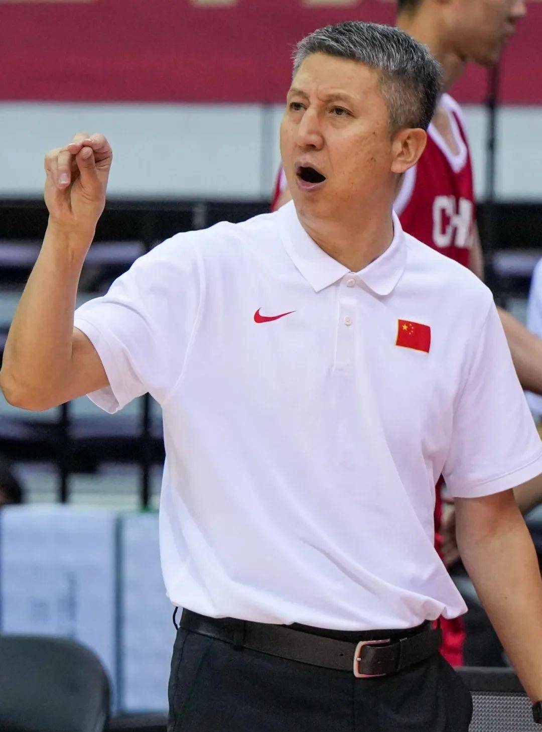 篮球巨星再度遭遇伤病,赛季前景堪忧 篮球巨星再度遭遇伤病,赛季前景堪忧