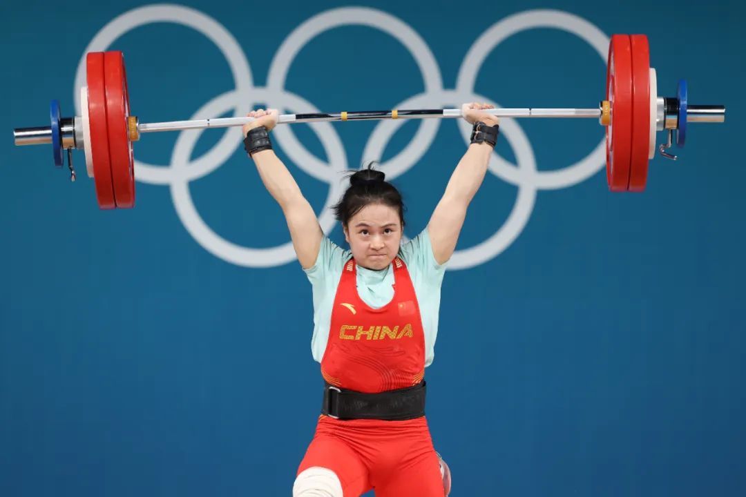 女子举重冠军登顶,创造历史佳绩 女子举重冠军登顶,创造历史佳绩