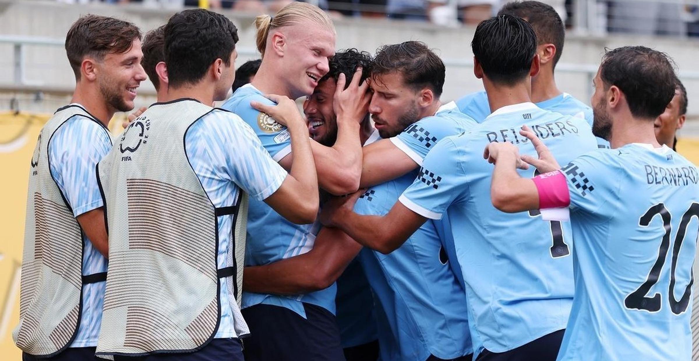 开云体育登录-捧起曼城缔造新纪录，剑指连胜