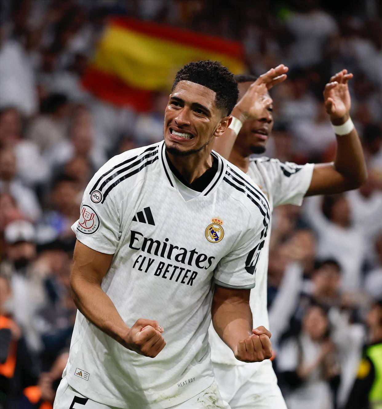 皇马击败那不勒斯,取得关键胜利 皇马击败那不勒斯,取得关键胜利