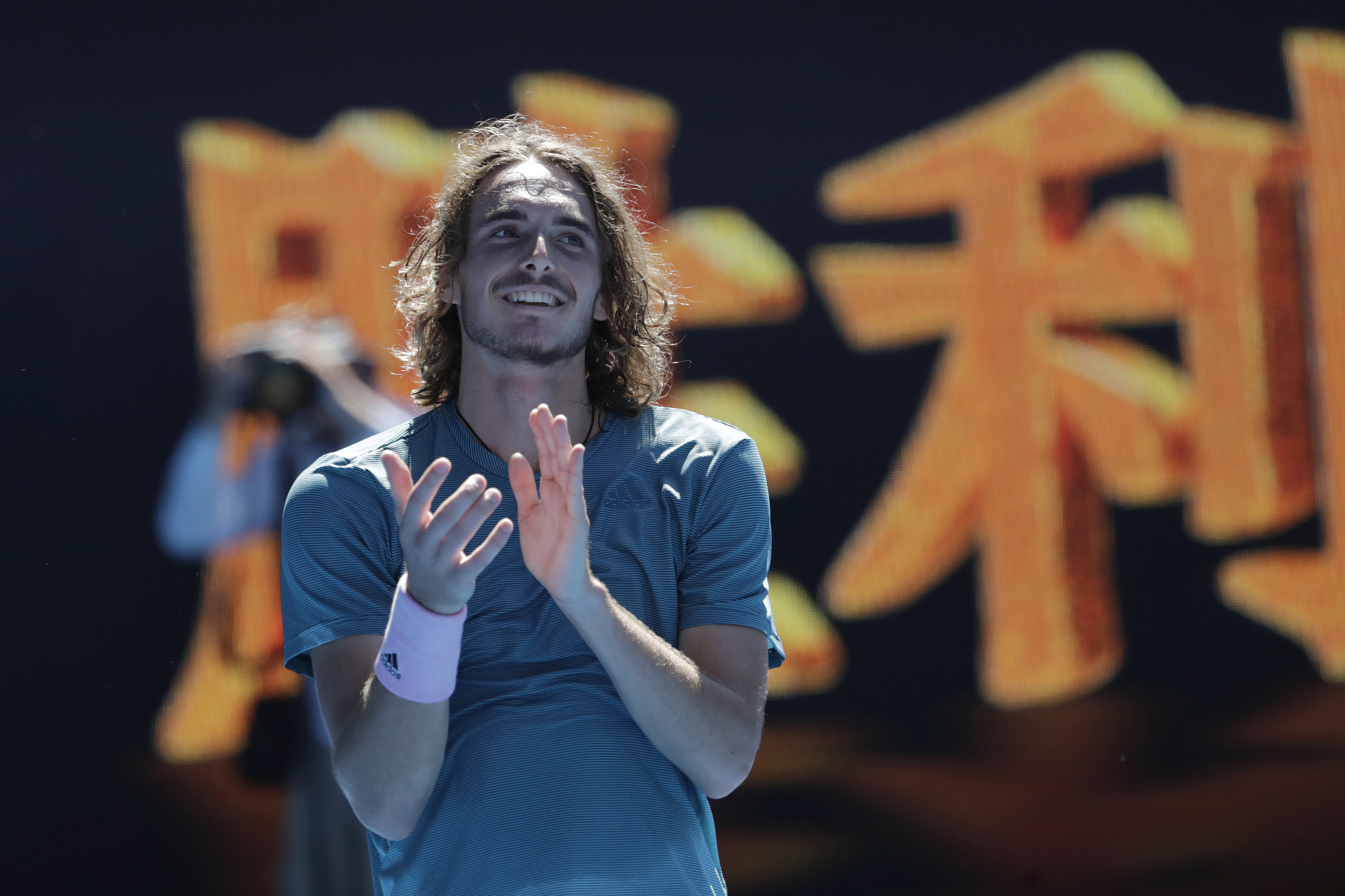 关于澳大利亚网球队爆冷欧洲网球队，西西帕斯送出助攻的信息