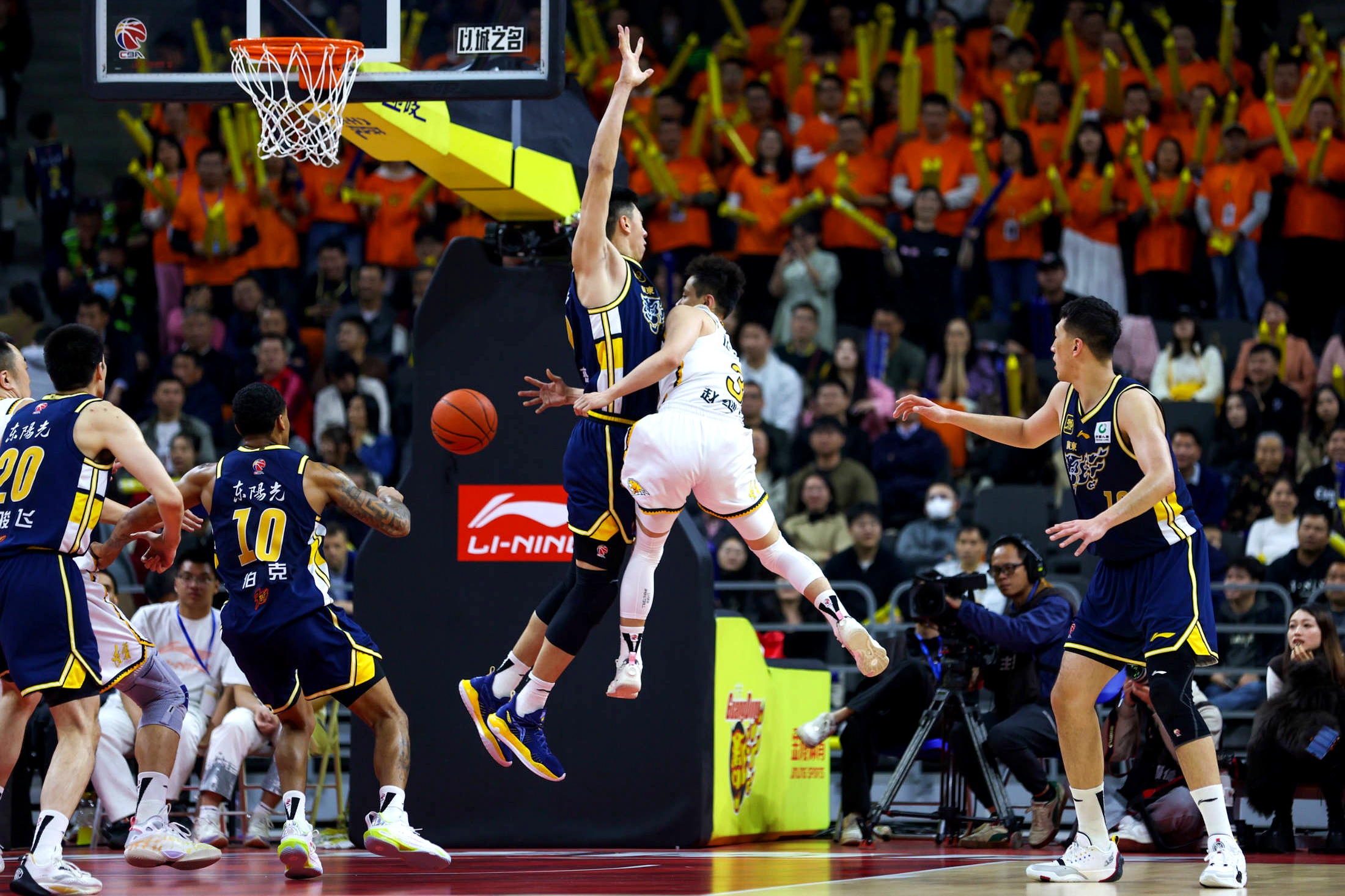 开云体育下载-关于山东队碾压公牛，米切尔扛起全队的信息